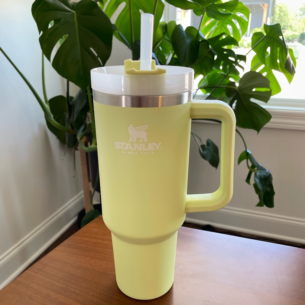 Stanley 40oz quencher NWT in limited edition Citron!